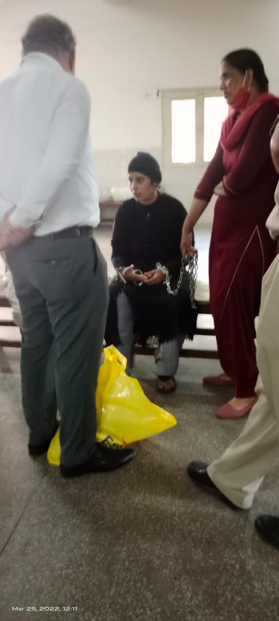 Legal support for a woman prisoner during a court hearing, March 2022